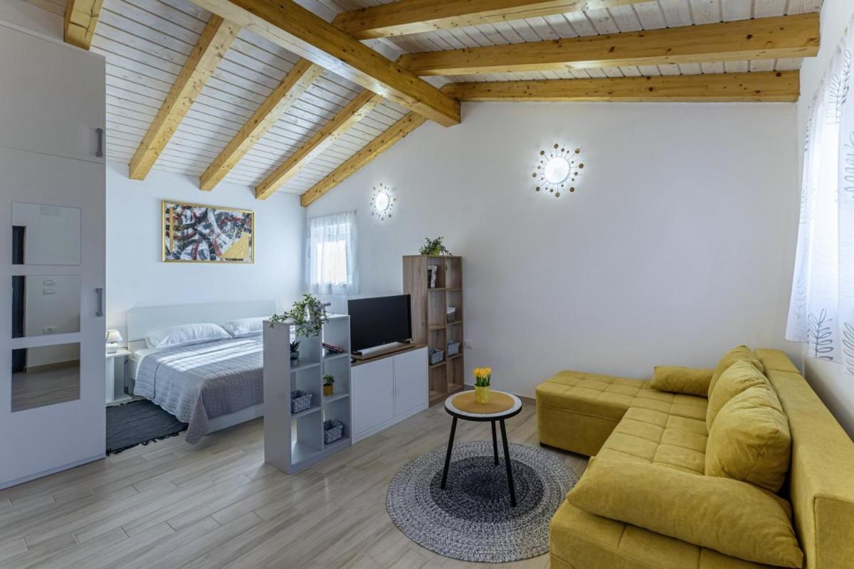 Modean In Pula - Haus Fuer 2-3 Personen Villa Luaran gambar