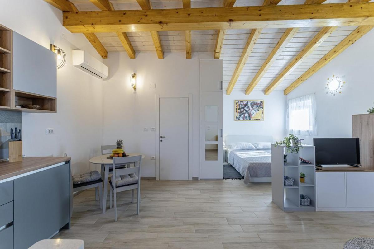Modean In Pula - Haus Fuer 2-3 Personen Villa Luaran gambar