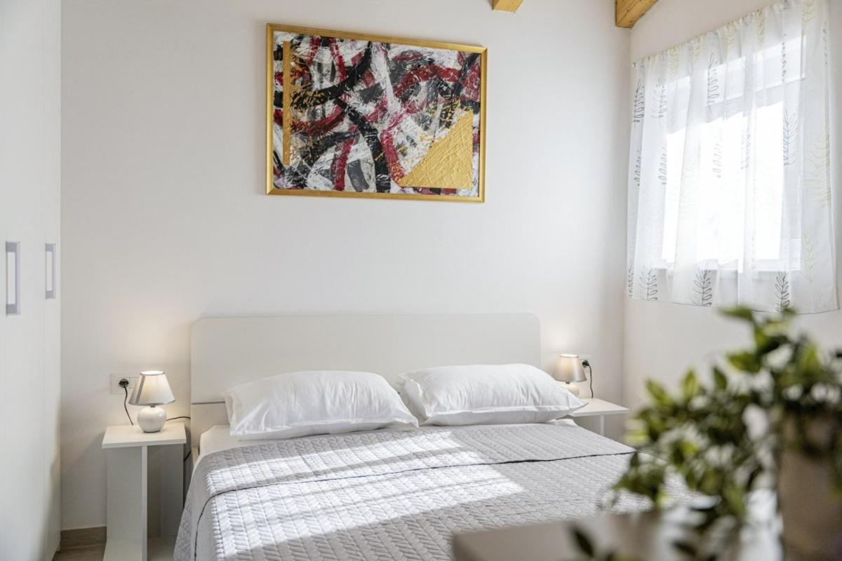 Modean In Pula - Haus Fuer 2-3 Personen Villa Luaran gambar