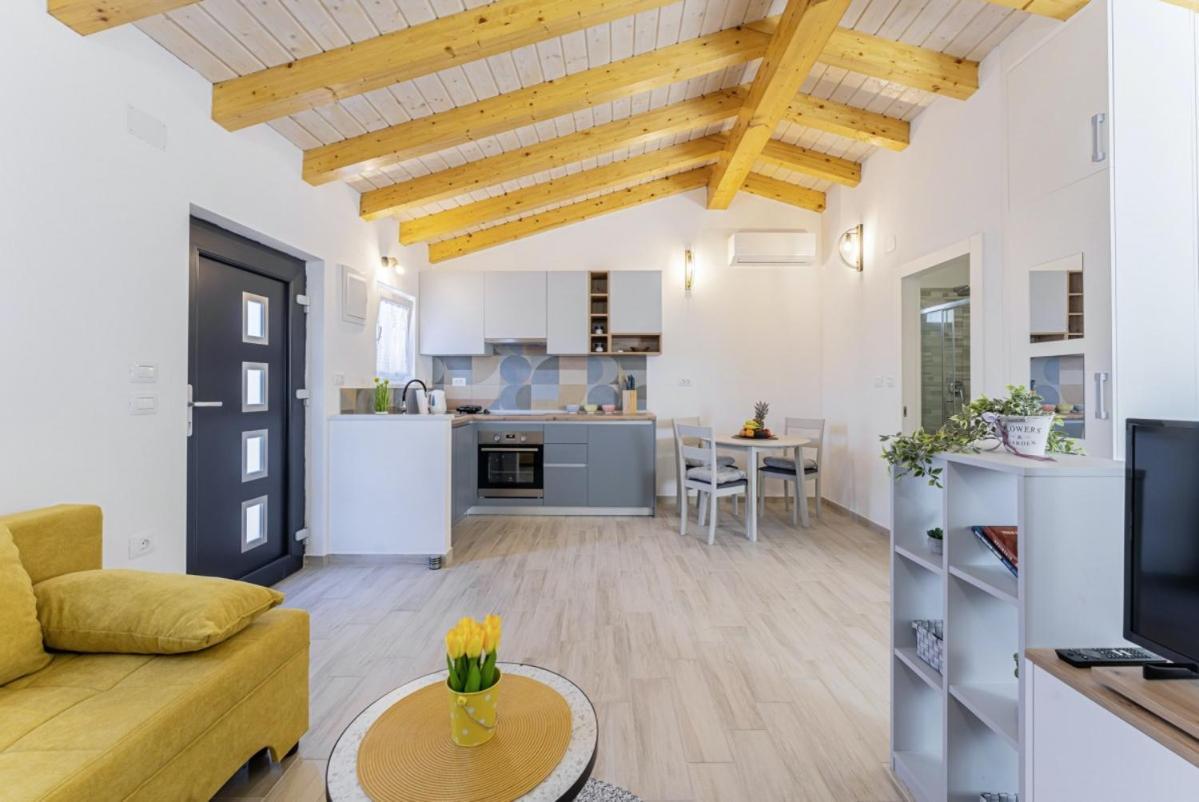 Modean In Pula - Haus Fuer 2-3 Personen Villa Luaran gambar
