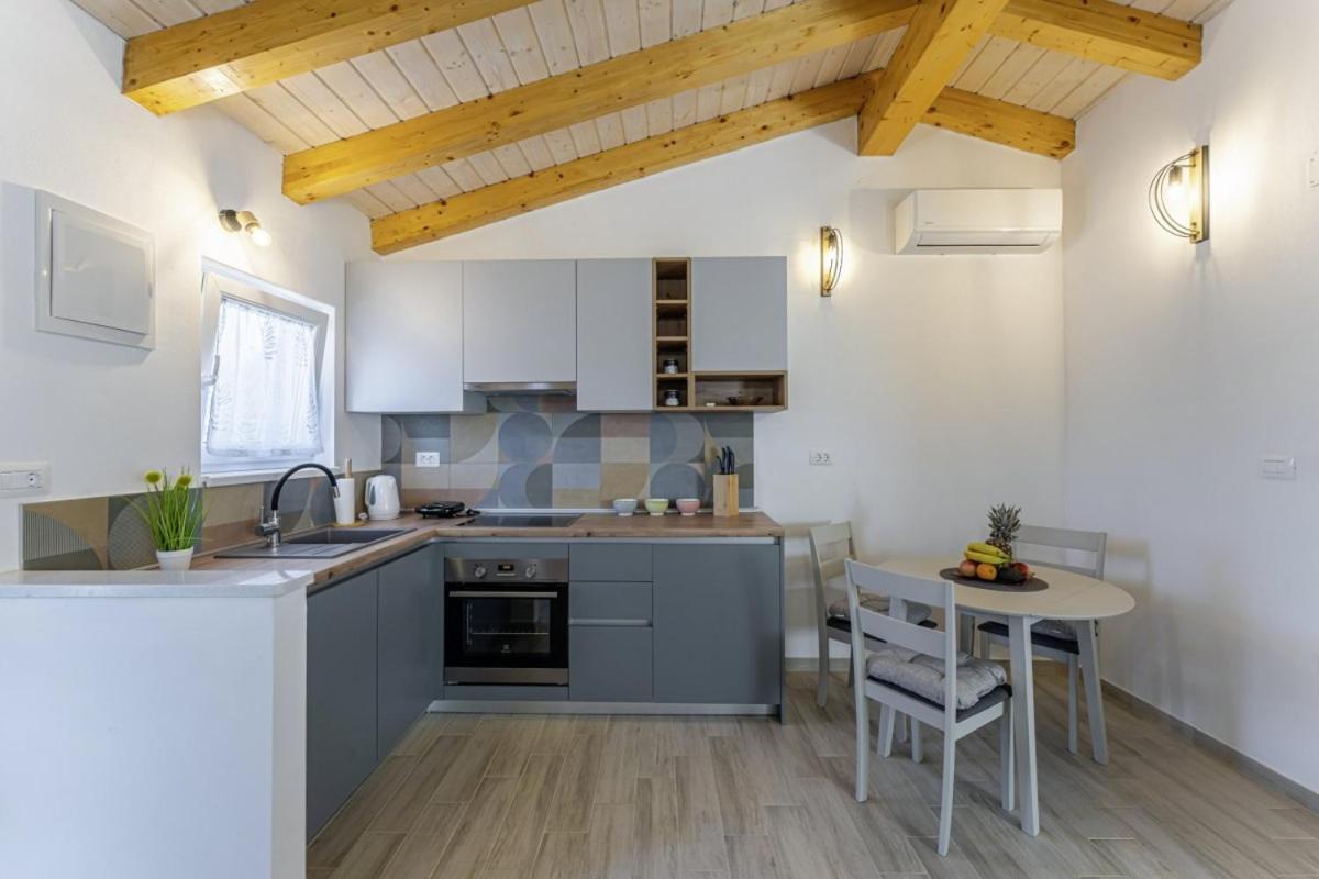 Modean In Pula - Haus Fuer 2-3 Personen Villa Luaran gambar