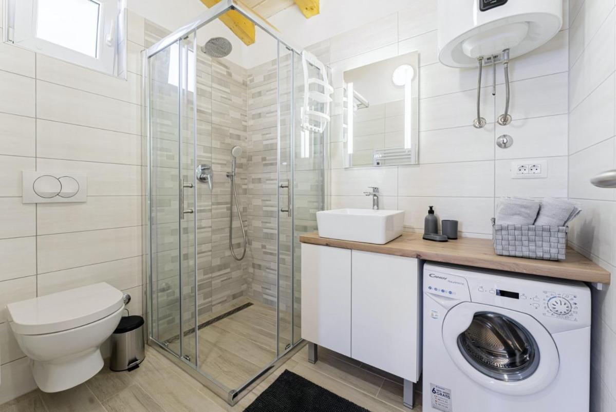 Modean In Pula - Haus Fuer 2-3 Personen Villa Luaran gambar